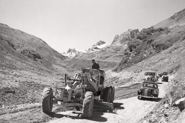 Geschichte Silvretta-Hochalpenstraße | © Golm Silvretta Lünersee Tourismus GmbH Bregenz Bild von den Ursprüngen der Silvretta-Hochalpenstraße in schwarz und weiß | © Golm Silvretta Lünersee Tourismus GmbH Bregenz